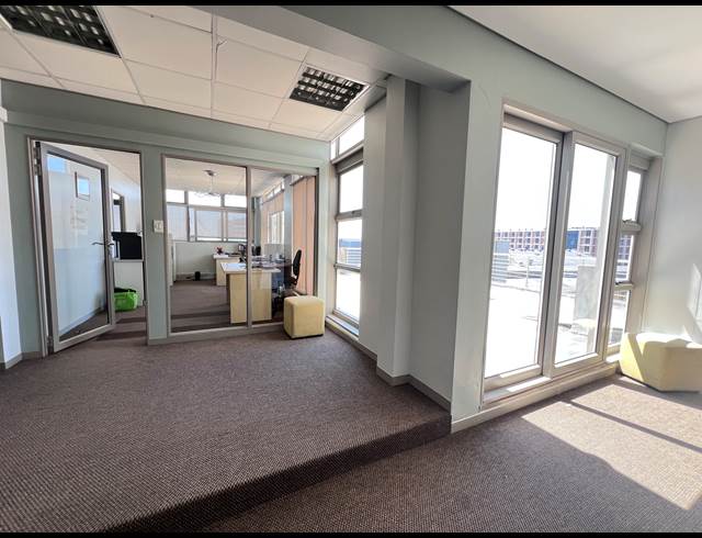 450M² OFFICE TO LET IN SALT RIVER