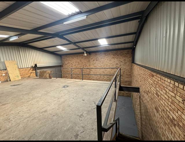 218M² WAREHOUSE TO LET IN CROWN