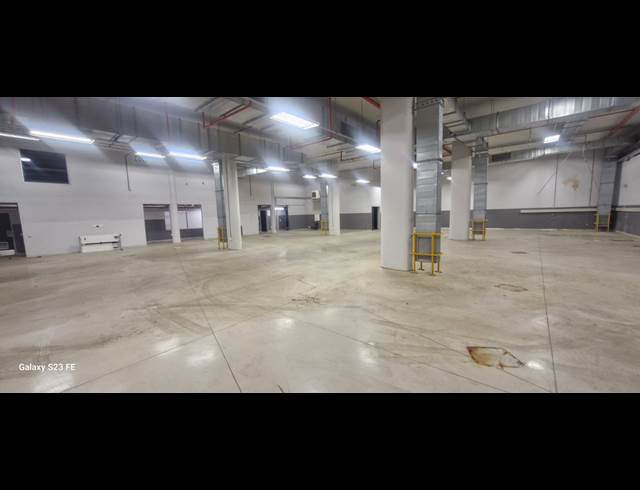 15,000M² WAREHOUSE TO LET IN NEWTOWN