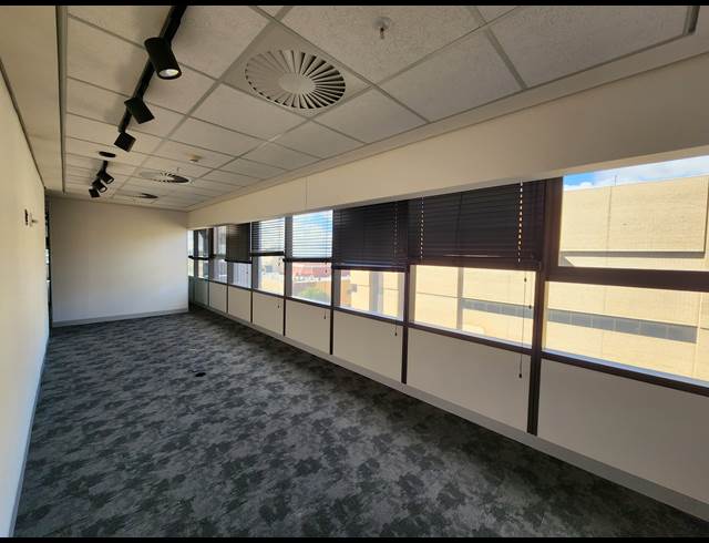 10,802M² OFFICE TO LET IN MARSHALLTOWN