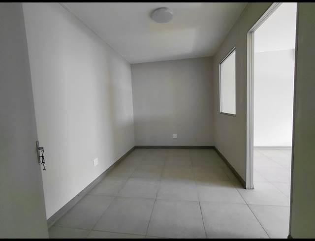 640M² WAREHOUSE TO LET IN POMONA
