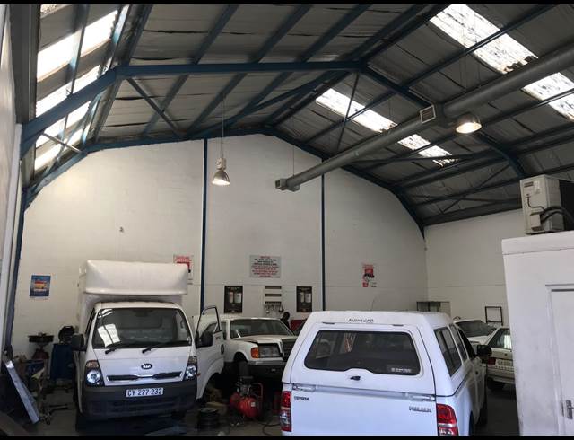 225M² WAREHOUSE TO LET IN W P PARK