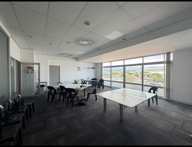 548M² OFFICE TO LET IN SOMERSET WEST MALL TRIANGLE