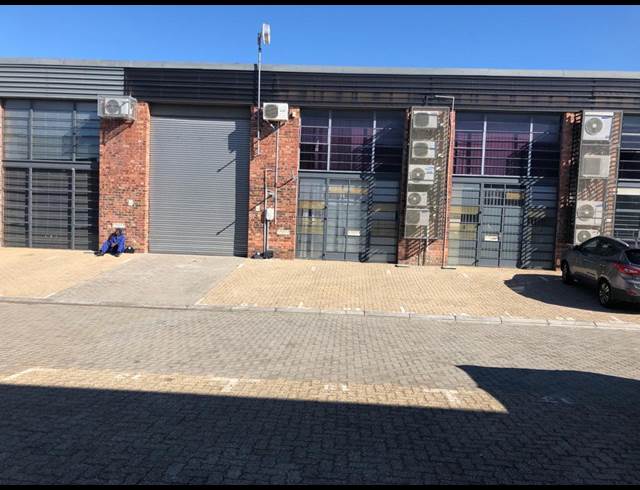 280M² BUILDING TO LET IN SAXENBURG PARK 1