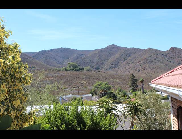 2 bed property to rent in VAN RIEBEECK PARK