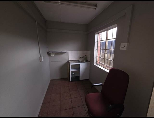 200M² OFFICE TO LET IN KOEDOESPOORT INDUSTRIAL