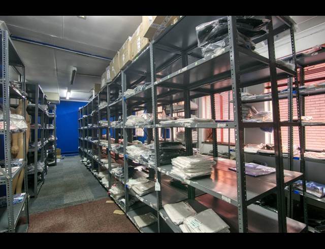 2,100M² WAREHOUSE TO LET IN WYNBERG