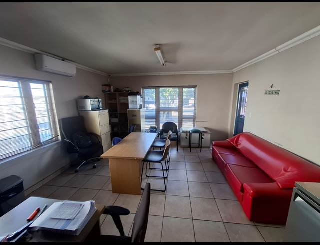 503M² WAREHOUSE TO LET IN STIKLAND INDUSTRIAL