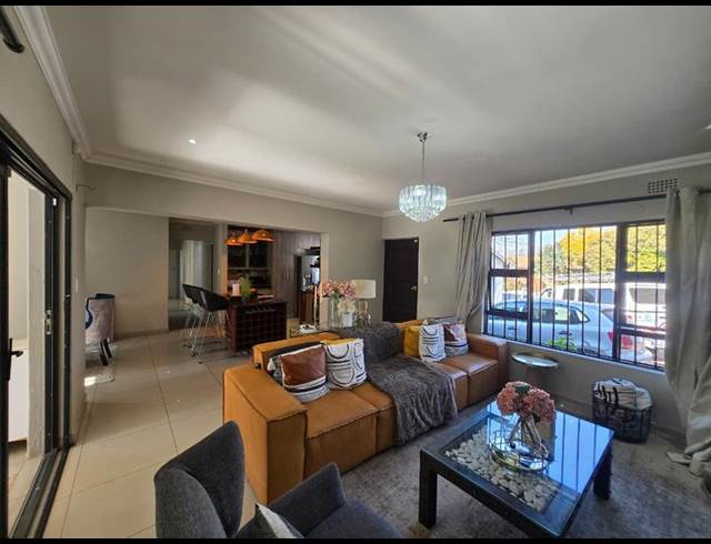 5 BEDROOM PROPERTY TO RENT IN WELTEVREDEN PARK