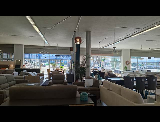340M² RETAIL TO LET IN RIVERSIDE PARK