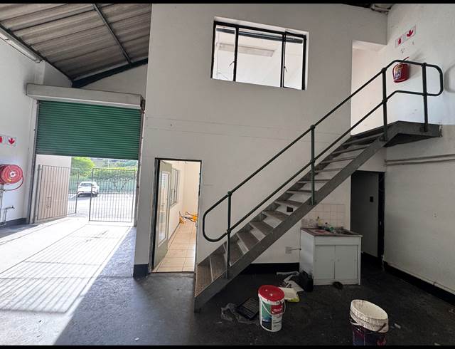 283M² WAREHOUSE TO LET IN RED HILL