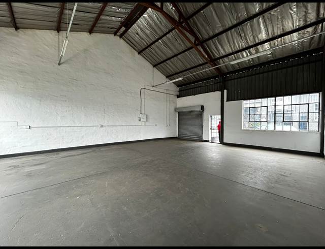 108M² WAREHOUSE TO LET IN WYNBERG
