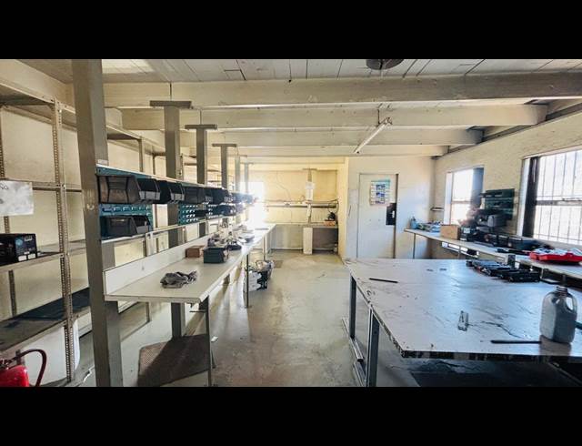 800M² OFFICE TO LET IN FLORIDA