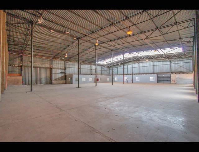 1,545M² WAREHOUSE TO LET IN HALFWAY HOUSE