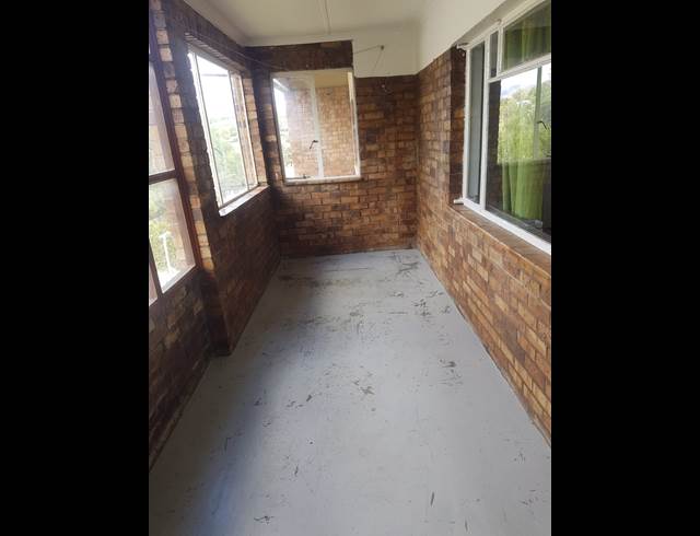 2 bed property to rent in LANGERUG