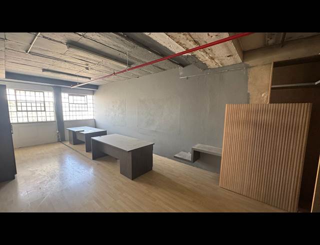 1,615M² WAREHOUSE TO LET IN KEW INDUSTRIAL