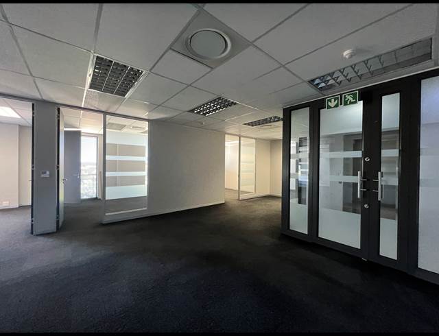 404.30M² OFFICE TO LET IN HIGHVELD