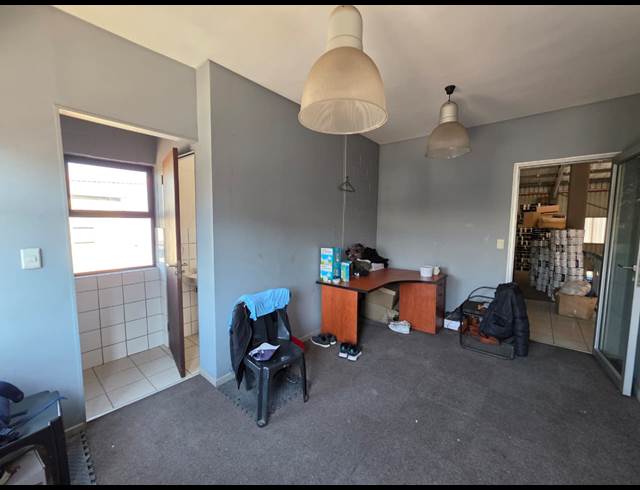 265M² WAREHOUSE TO LET IN STORMILL