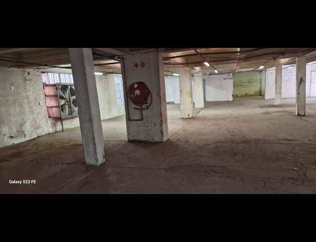 1,700M² WAREHOUSE TO LET IN VILLAGE MAIN