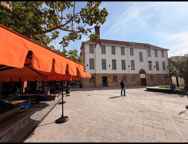 270M² OFFICE TO LET IN GARDENS