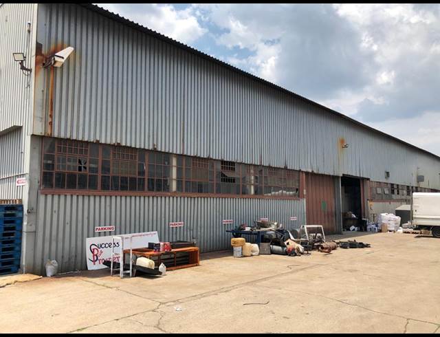 535M² WAREHOUSE TO LET IN APEX
