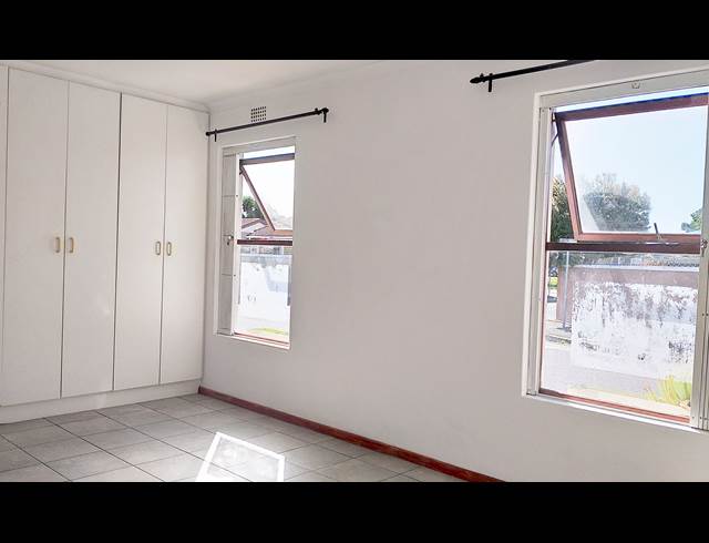 2 bed property to rent in KENILWORTH