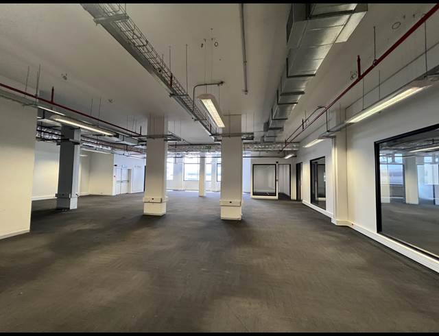 1,131M² OFFICE TO LET IN FORESHORE