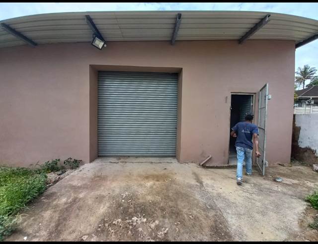 121M² WAREHOUSE TO LET IN PARLOCK