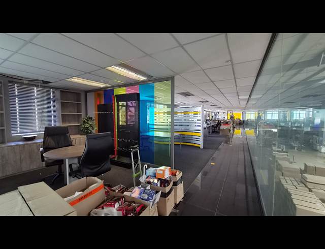 2,396M² WAREHOUSE TO LET IN JET PARK