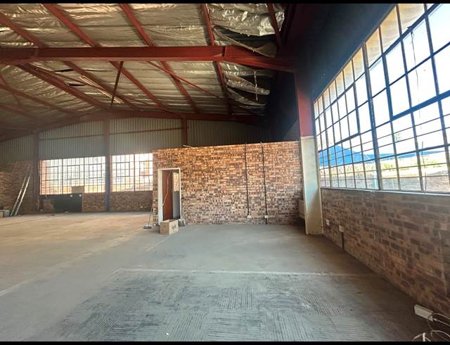 395M² WAREHOUSE TO LET IN SEBENZA