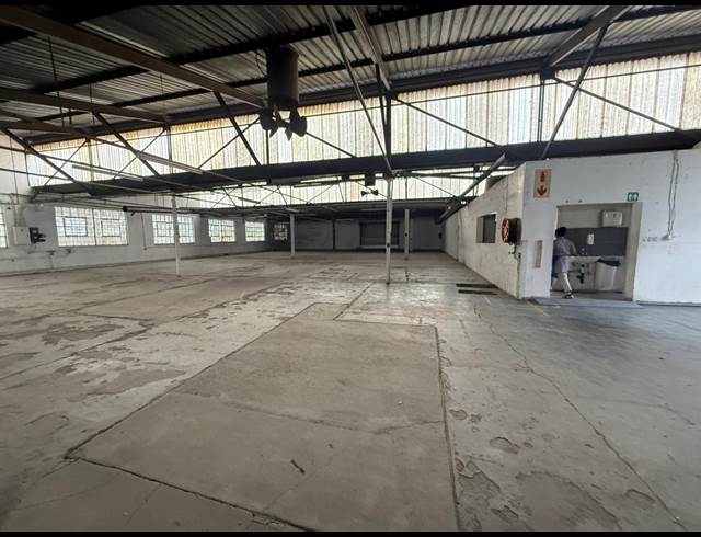 1,159M² WAREHOUSE TO LET IN INDUSTRIA