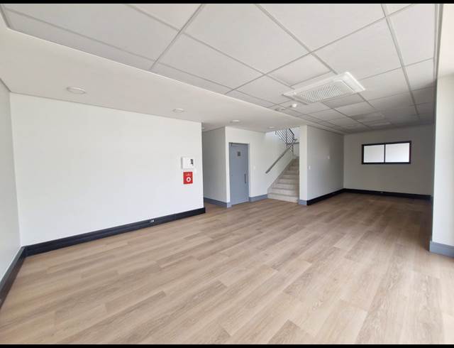 565M² WAREHOUSE TO LET IN STIKLAND INDUSTRIAL