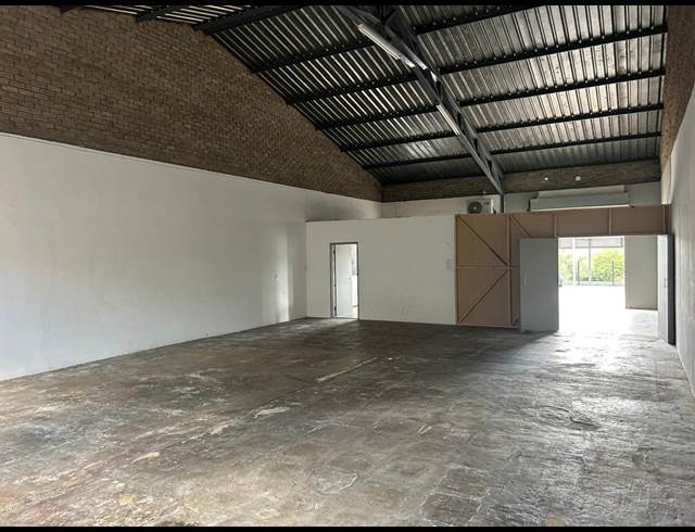 130M² BUILDING TO LET IN WHITE RIVER INDUSTRIAL