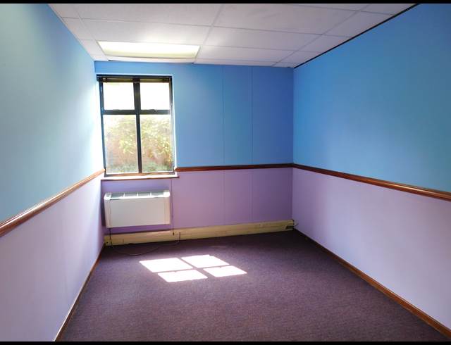 1,850M² OFFICE TO LET IN LYME PARK