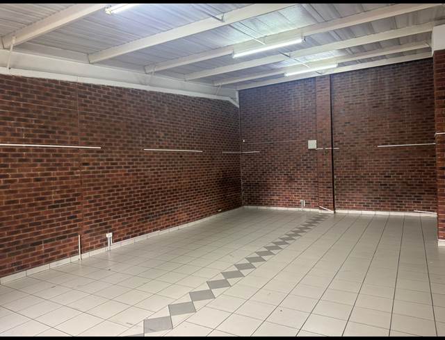 84M² WAREHOUSE TO LET IN CROWN