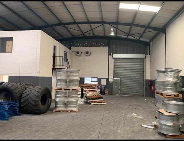 345M² WAREHOUSE TO LET IN BELLVILLE SOUTH