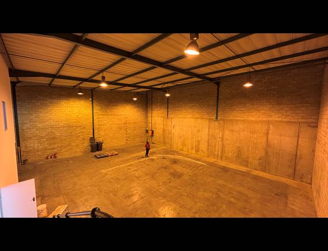 448M² WAREHOUSE TO LET IN LINBRO PARK