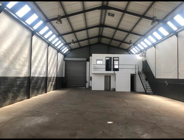 375M² WAREHOUSE RENTED IN STIKLAND INDUSTRIAL