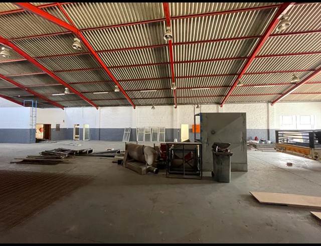 950M² WAREHOUSE RENTED IN STIKLAND INDUSTRIAL