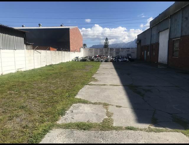 850M² INDUSTRIAL YARD TO LET IN ATHLONE INDUSTRIAL