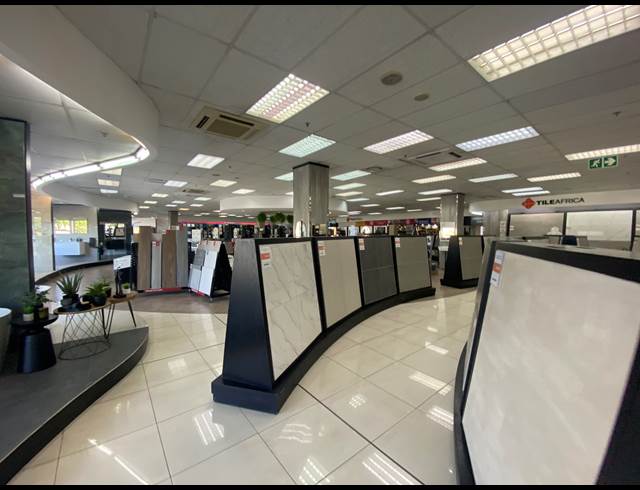 2,350M² SHOWROOM TO LET IN PAARDEN EILAND