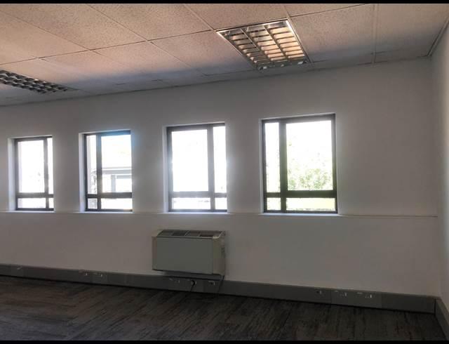 43M² OFFICE TO LET IN HYDE PARK