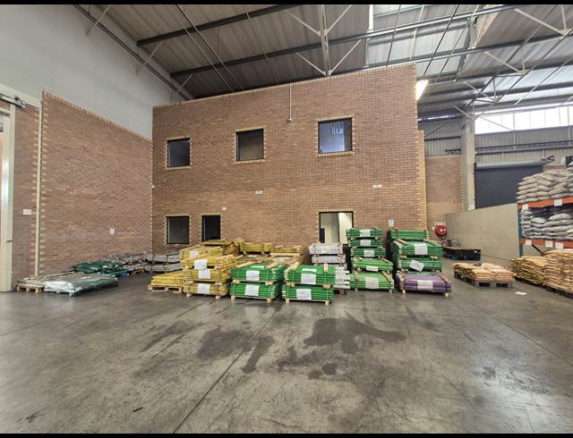 2,494M² WAREHOUSE TO LET IN GOSFORTH PARK