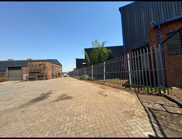 800M² WAREHOUSE TO LET IN WADEVILLE