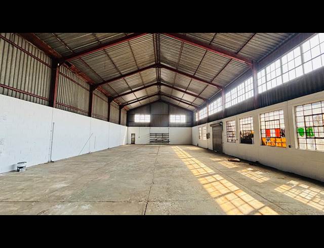 350M² WAREHOUSE TO LET IN ROODEPOORT