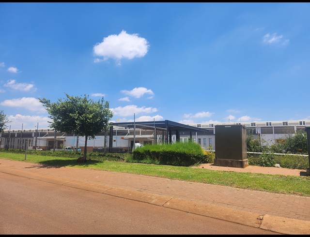 1,821M² WAREHOUSE TO LET IN OLIFANTSFONTEIN