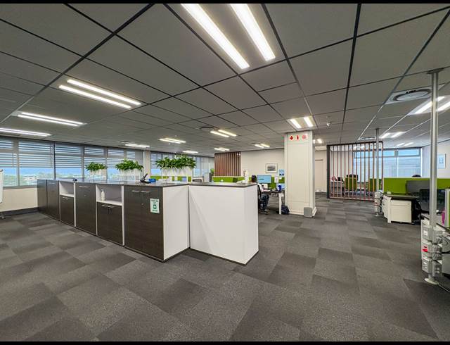 1,679M² OFFICE TO LET IN LA LUCIA RIDGE