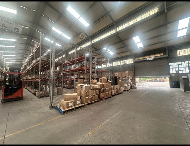 3,600M² WAREHOUSE TO LET IN MEADOWDALE