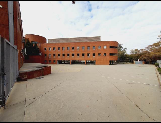 3,230M² BUSINESS TO LET IN VORNA VALLEY