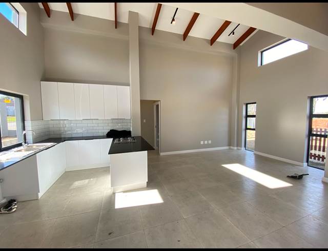 2 BEDROOM HOUSE TO LET IN HEATHERLANDS